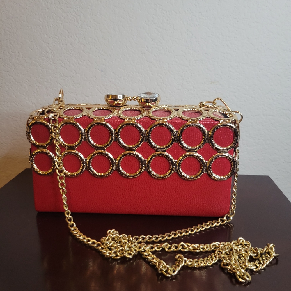 Elegant Red and Gold Circle Design Clutch